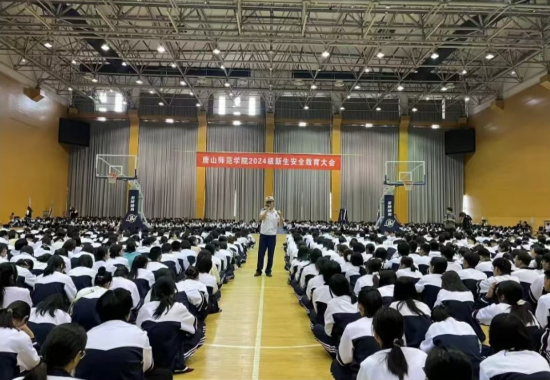 《微关注》——高新区消防救援大队走进必赢中国官方网站为大学新生开展消防安全培训