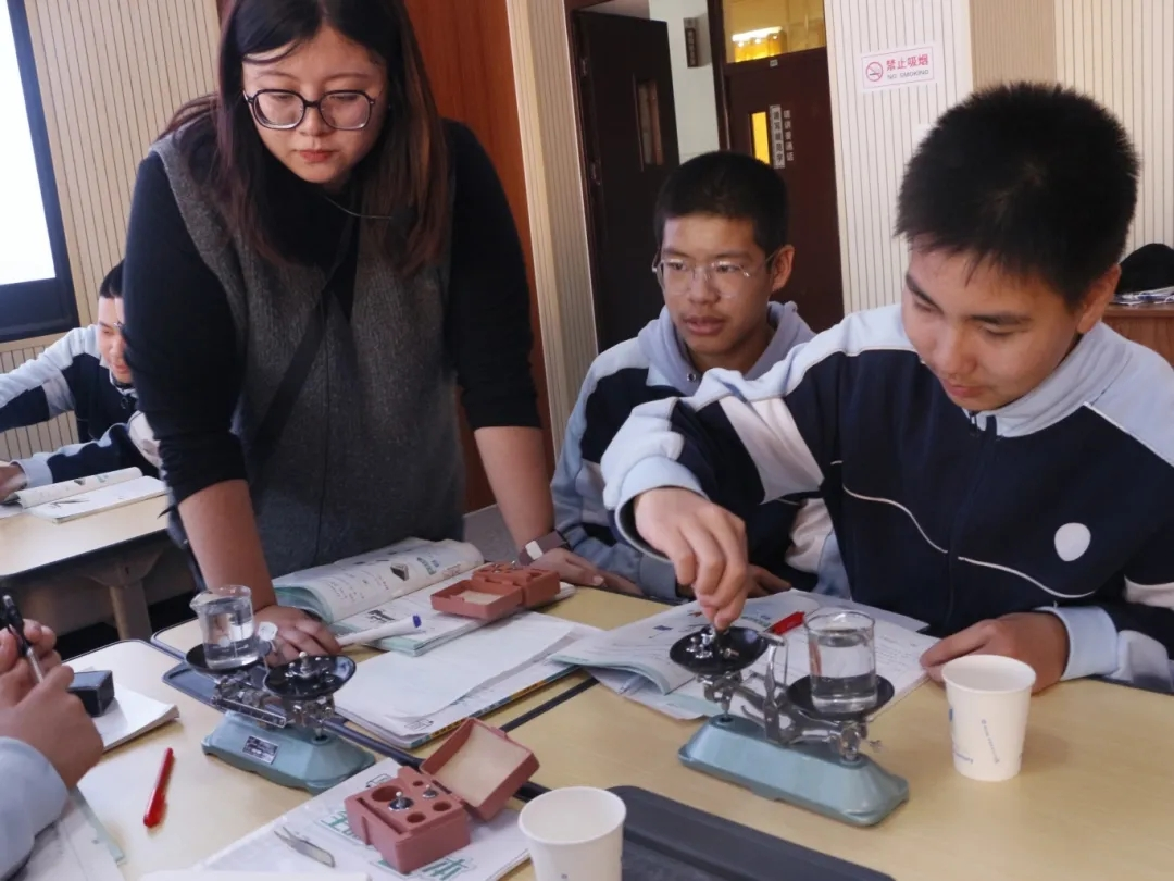 ​良师导航，同栽栋梁之才——必赢官网物理科学与技术学院2022级物理学学生前往唐山市二十七中进行教育见习